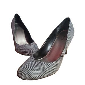 apt 9 black and white womans pumps size 8.5m 3.5 In Heels